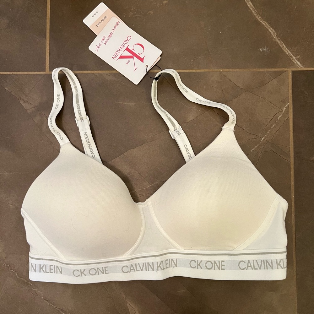 NWT Calvin Klein lightly lined wireless bra